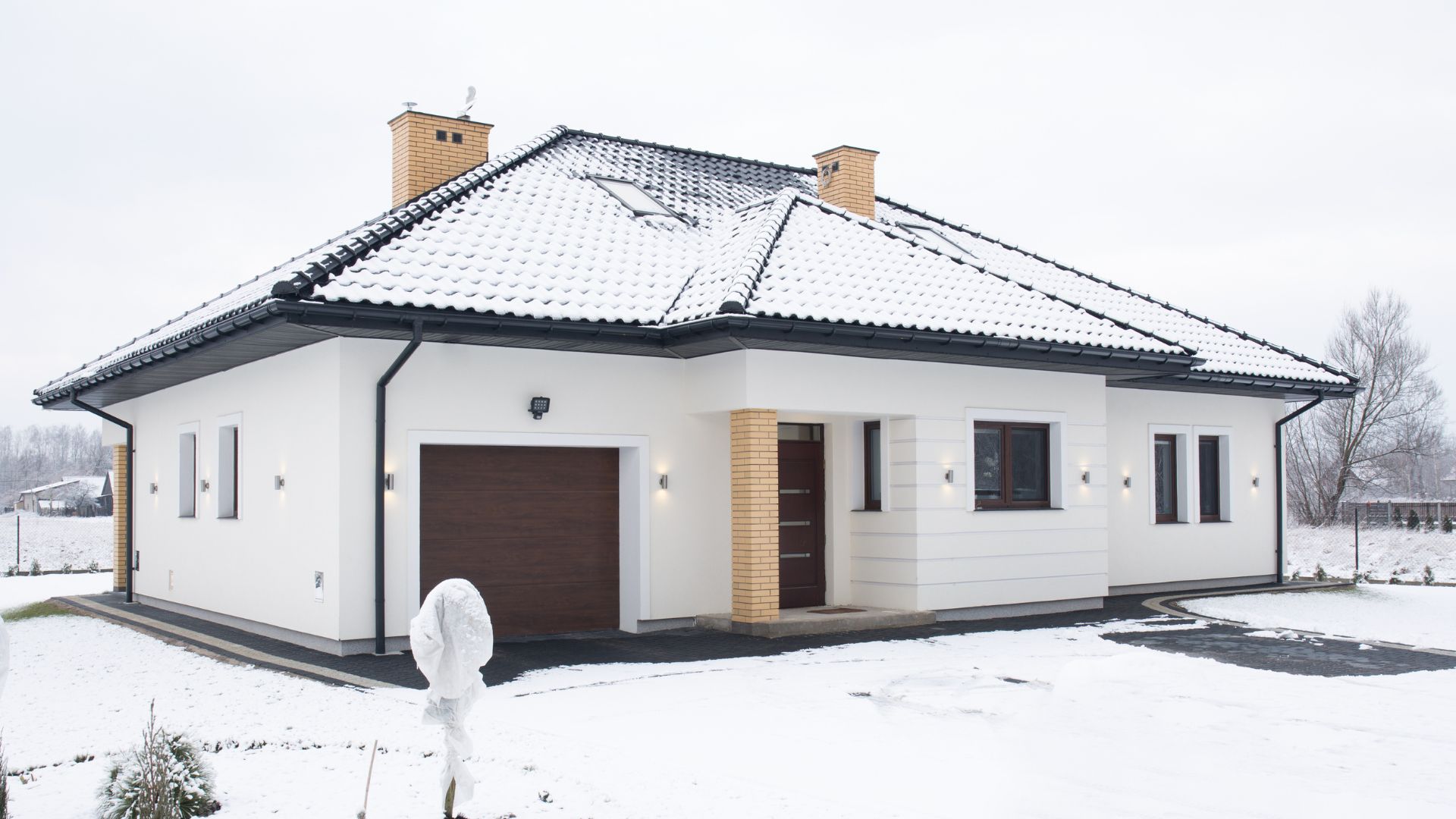 jedno parterowy dom zimą