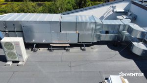 Instalacja wentylacyjna na dachu budynku Eprix w Rzeszowei