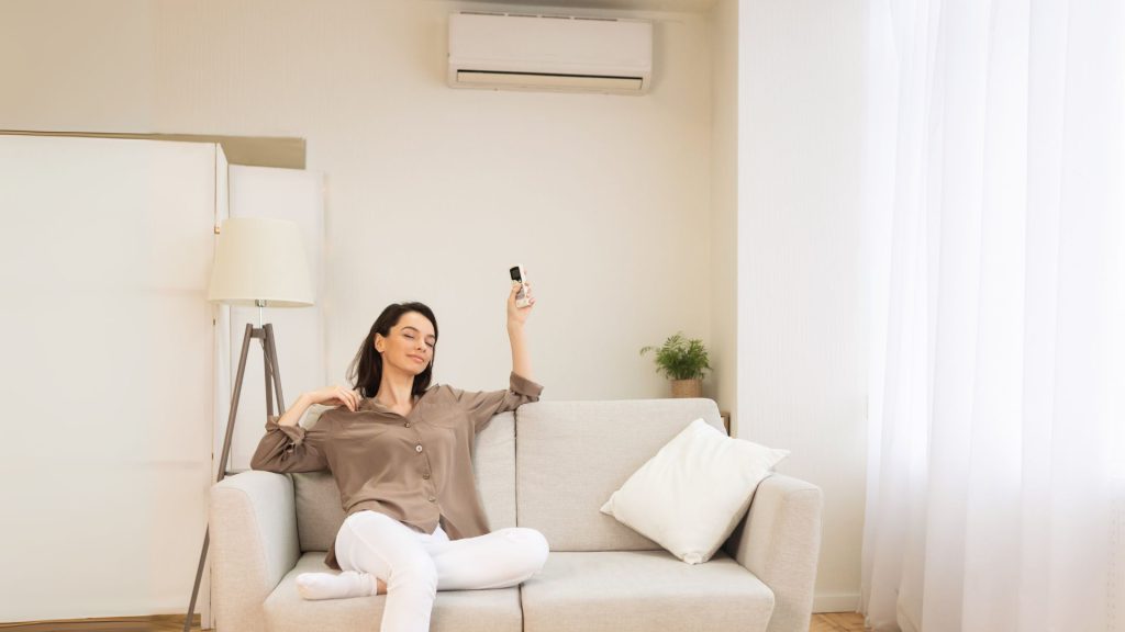 Klientka cieszy się klimatyzacją w domu w Przemyślu