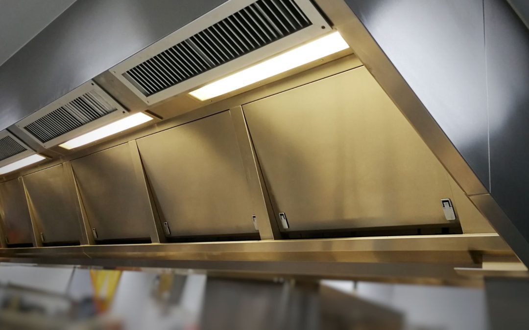Okap przemysłowy na wymiar: Kompleksowy przewodnik dla właścicieli restauracji i inwestorów